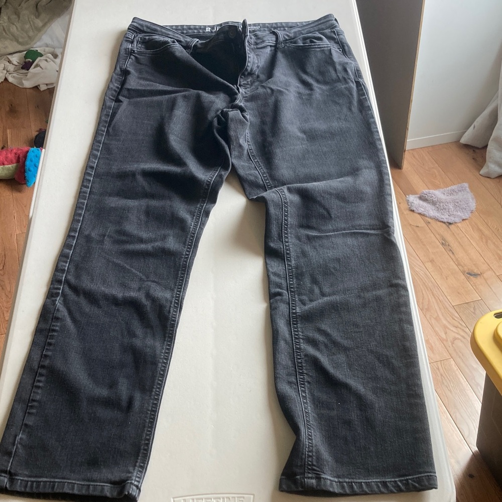 R Jeans Classic Straight Leg Women's Jeans in Black